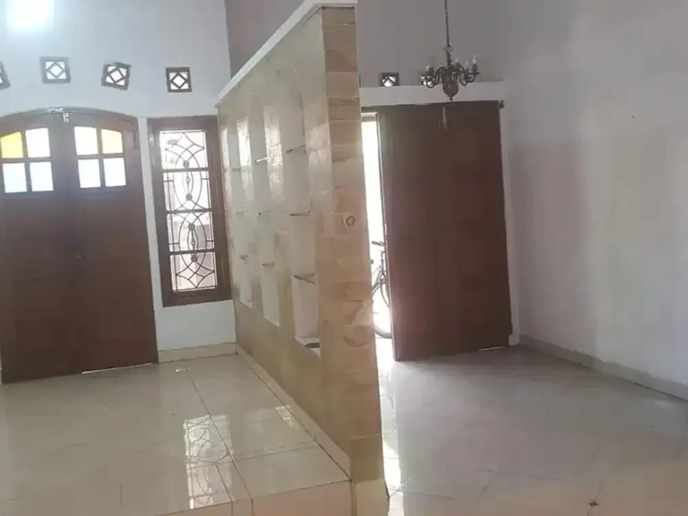 DIJUAL DAN DISEWAKAN RUMAH DAERAH ANTAPANI BANDUNG BISA DI PAKAI RUANG USAHA ATAU TEMPAT TINGGAL