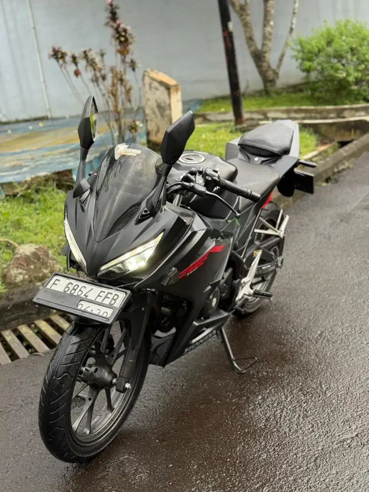 Honda CBR 150 Thn 2022 Hitam Mulus