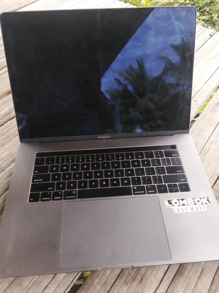 Jual laptop macbook pro 17 inc