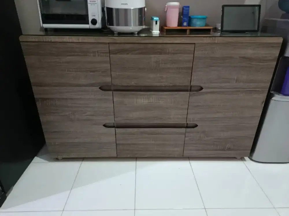 Lemari serbaguna