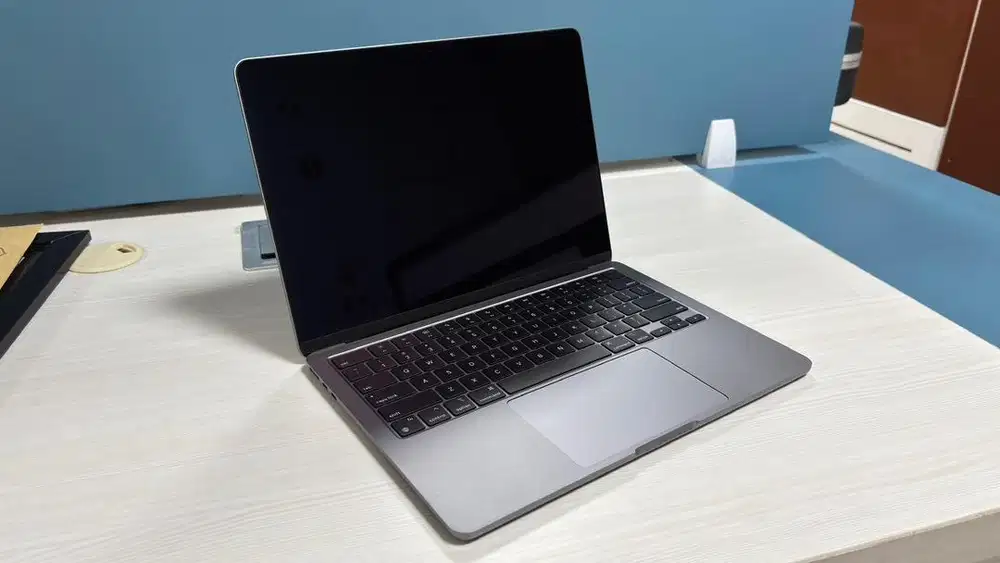 MacBook Air M2 8/512GB - rusak