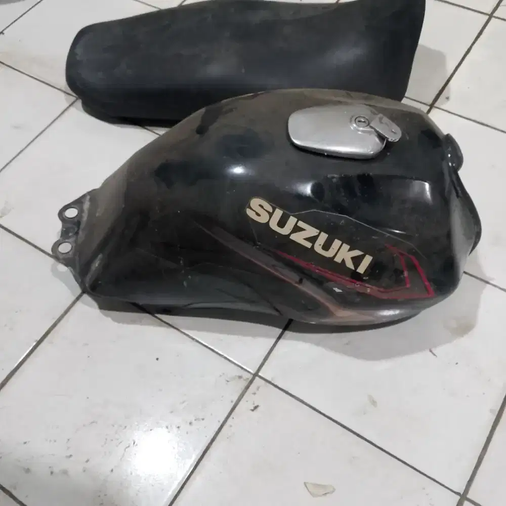 Dijual tanki / tangki dan jok ORIGINAL copotan Suzuki Thunder 125