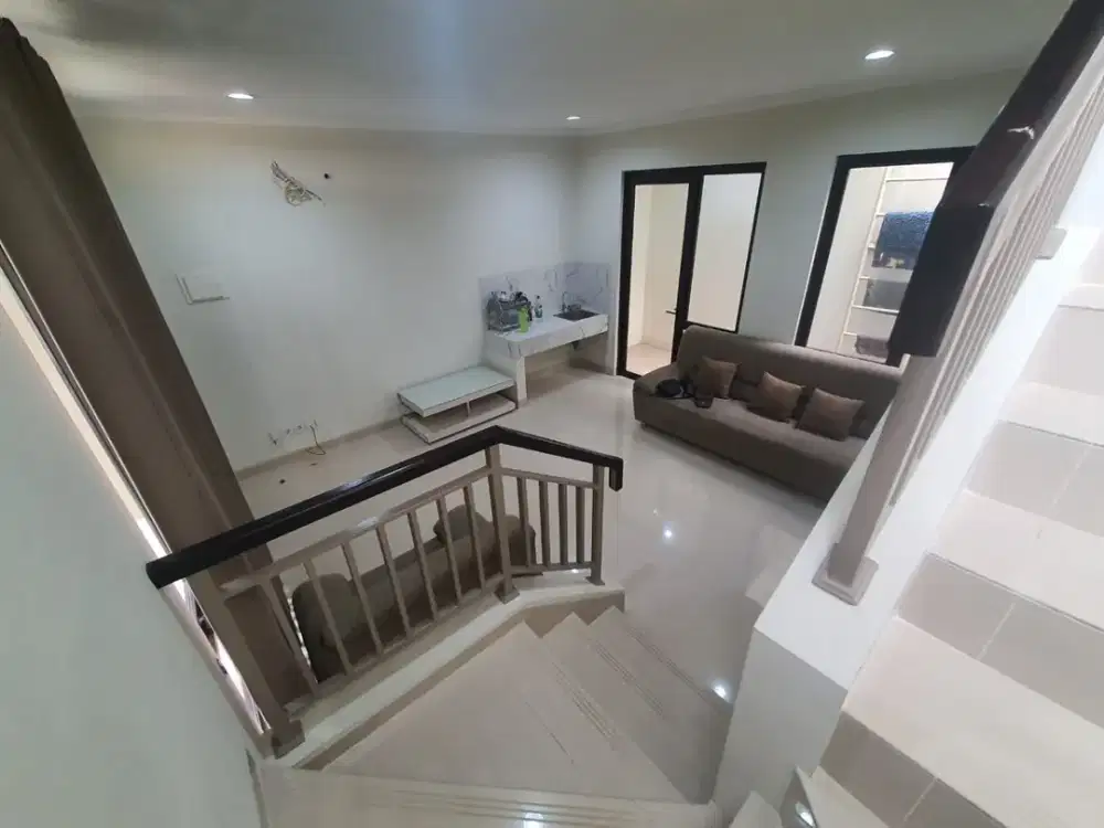 Y. DISEWAKAN RUMAH 2 LANTAI PODOMORO PARK BANDUNG PADMAGRIYA FURNISH STT TELKOM RS OETOMO, TOL BUAH BATU
