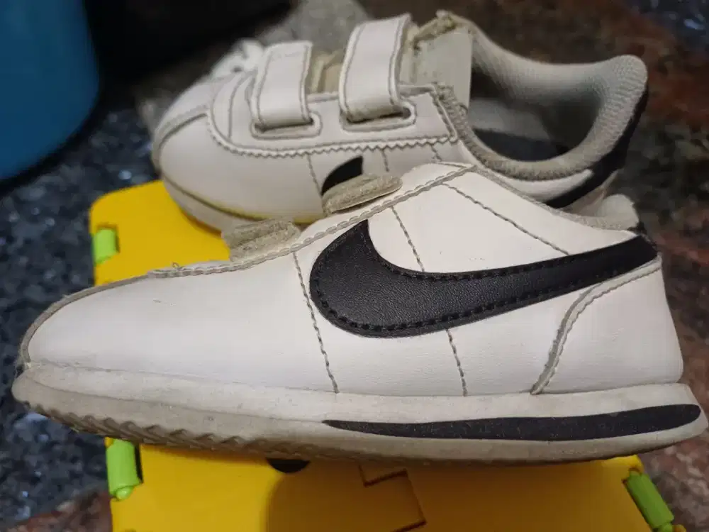Sepatu anak untuk usia 2-3 tahun