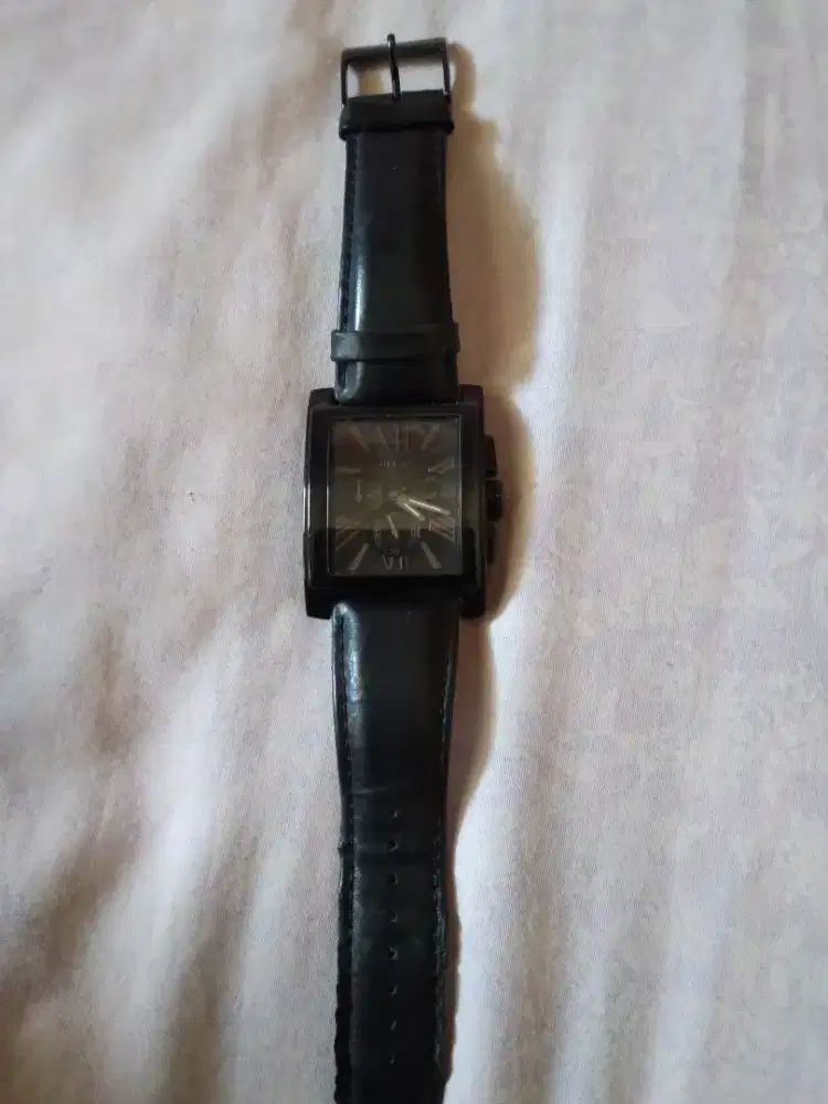 Jam tangan GUESS W0010G2