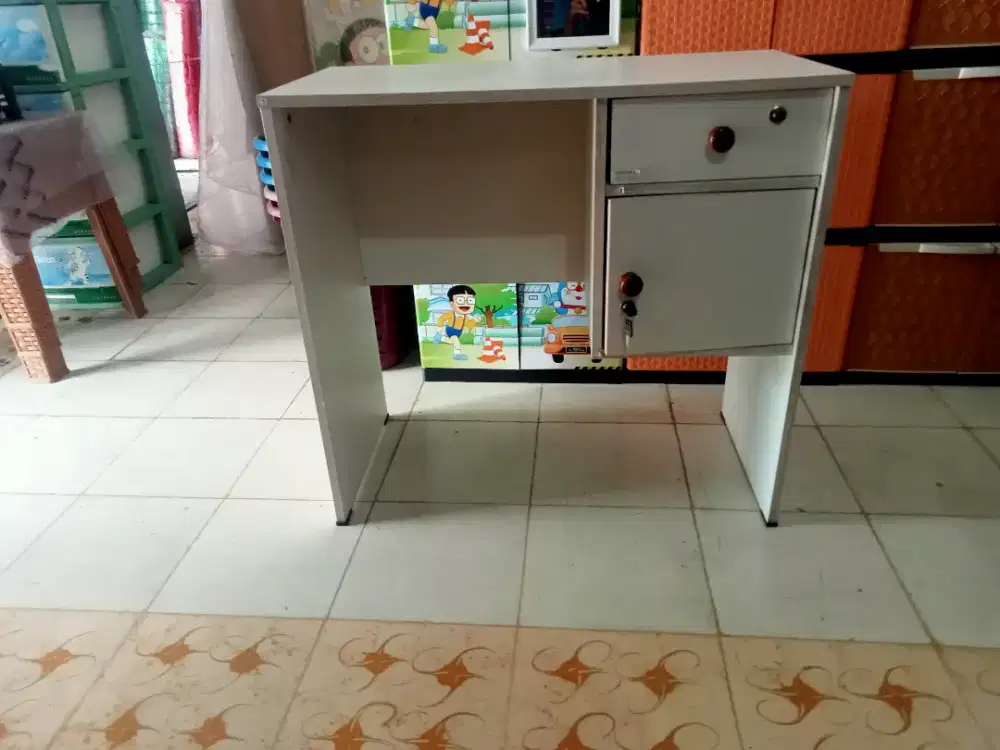 Meja Tulis Baru Warna Putih