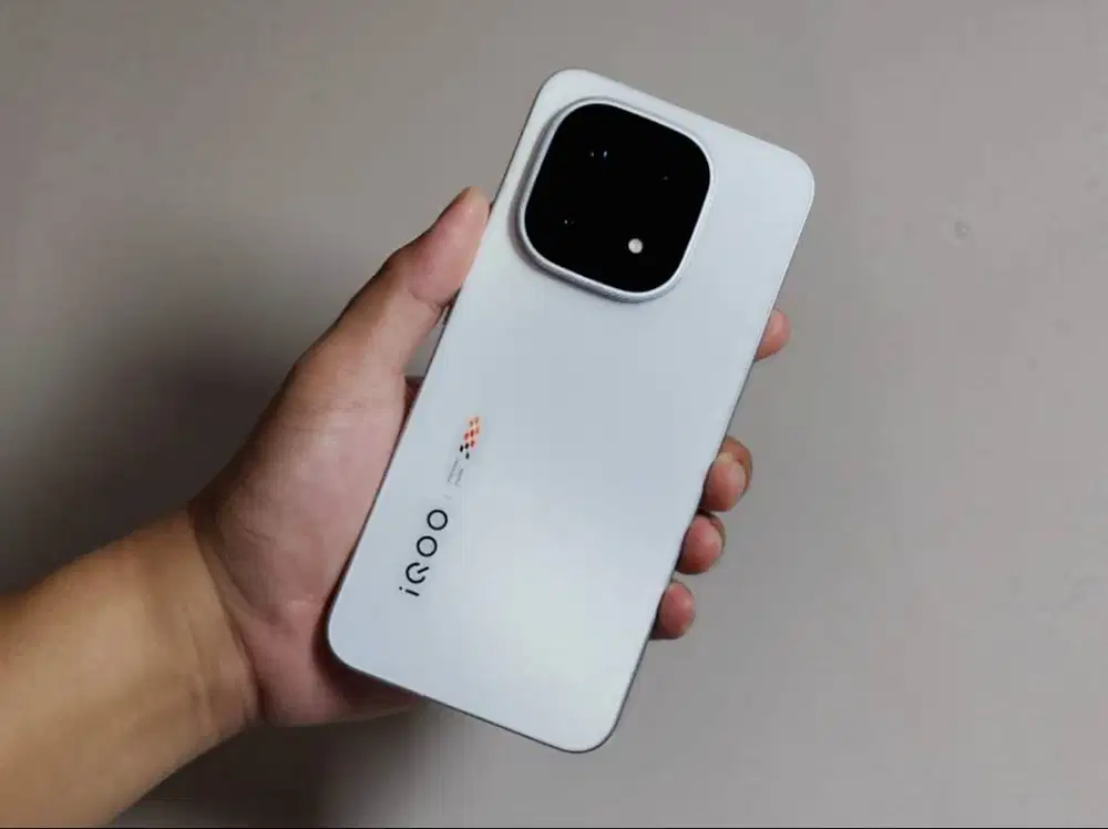 iQOO 15 16/512 Istimewa Fullset Full Original Garansi Panjang