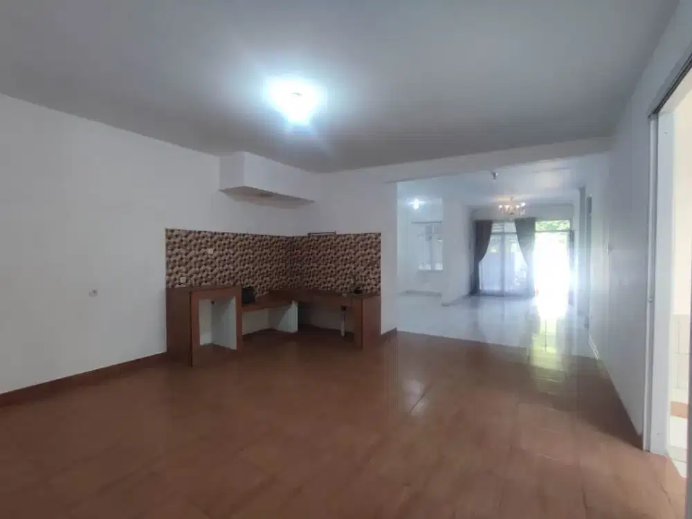 Rumah Nyaman Asri Siap Sewa Sudah Renovasi di Lippo Karawaci Barat Lingkungan Sejuk