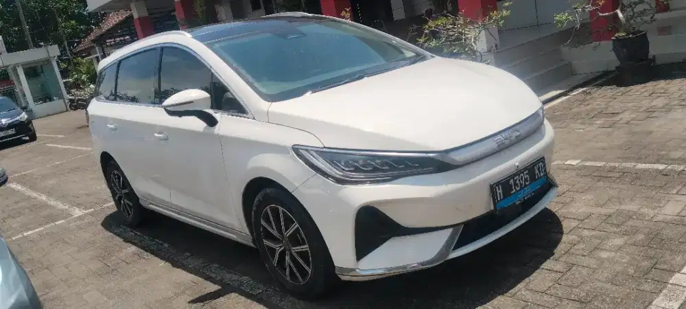 BYD M6 SUPERIOR 7 SEATER