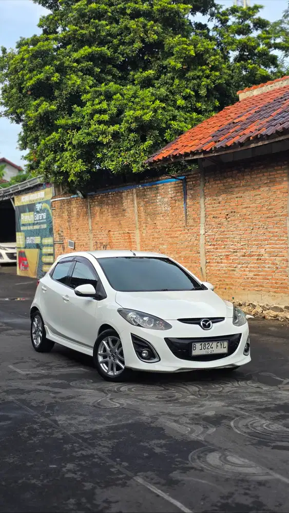 Mazda 2 RZ Matic 2012 Dp 7 Juta