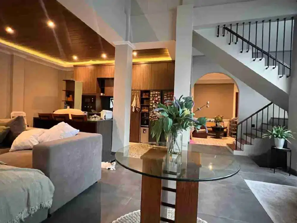 Rumah Mewah Pinggir Jalan Luas 310m 3+1 Kamar Ensuite Cirendeu MRT Lebak Bulus
