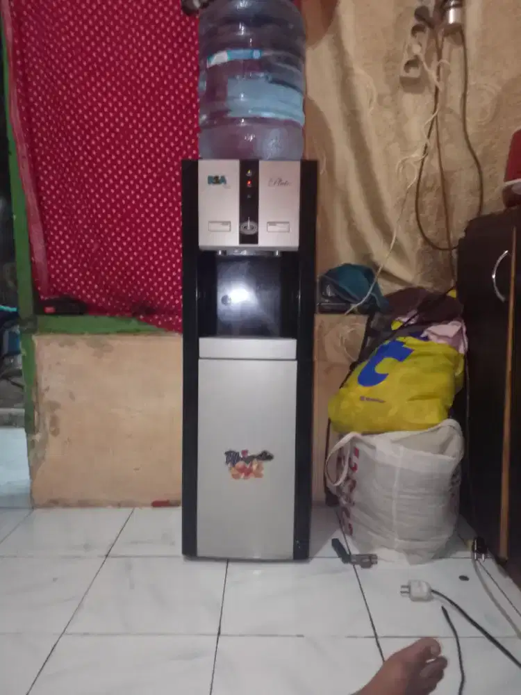 Di jual dispenser merek RSA dingin mantap panas mantap