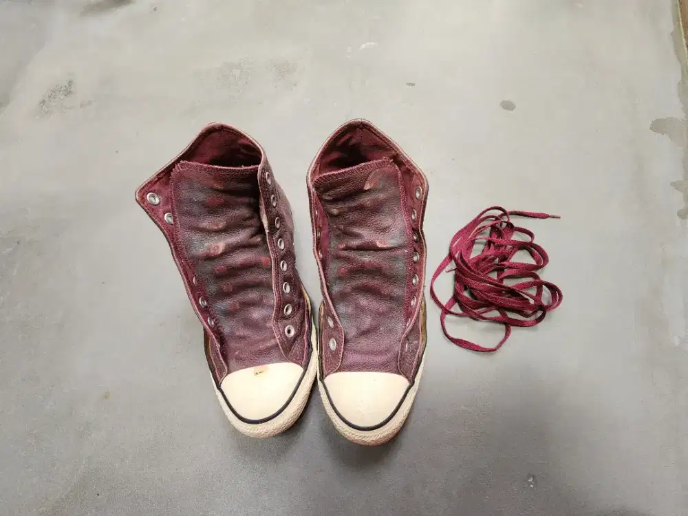 Sepatu Converse Chuck Taylor All Star High Leather Maroon Original
