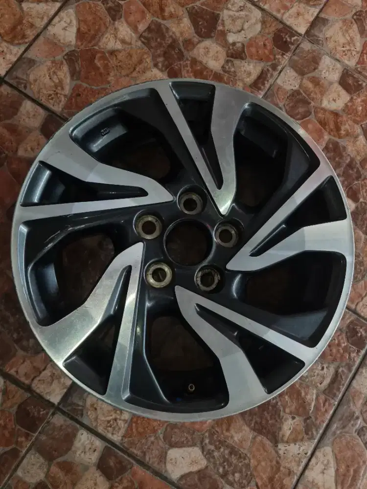Jual velg innova reborn ori bekas pemakaian 3 bulan bekas