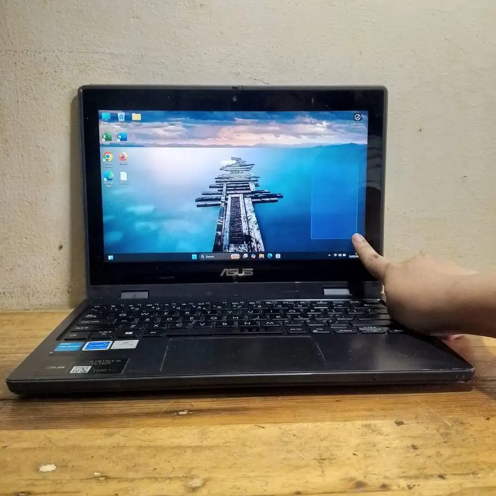 Laptop 2 in 1 Asus Ram 4 GB Penyimpanan 128 GB Touchscreen