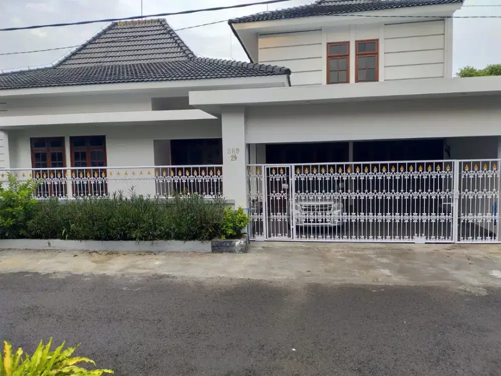 DIJUAL Rumah Besar Luas Dg Sebagian Furnish Ada Taman dan Halaman Depan Belakang Siap Huni Row Jalan Lebar Dekat Pusat Kuliner dan Kampus di Bunulrejo