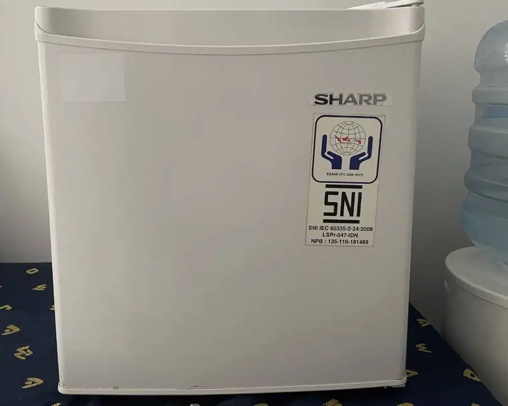 Kulkas Mini Sharp | Dingin Normal | Mulus | Condet Jakarta Timur