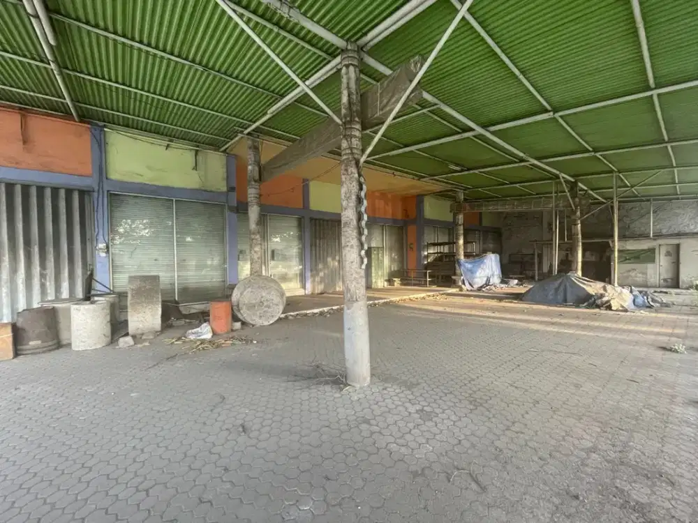 RUKO BESAR STRATEGIS DI JALAN UTAMA KEROBOKAN