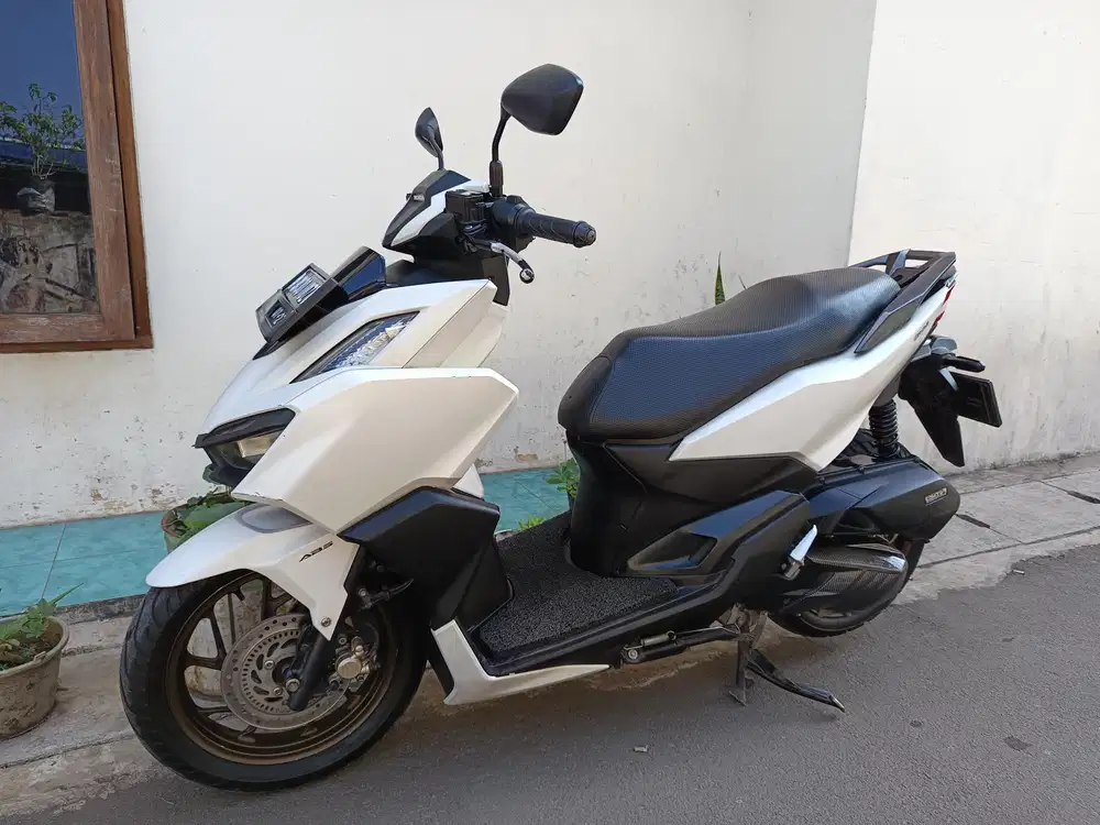 Di jual cepat vario 160 abs 2022 siap pakai