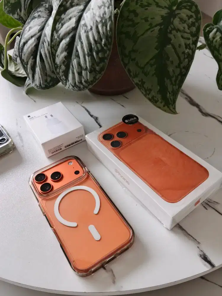 iphone 17 Pro Cosmic orange