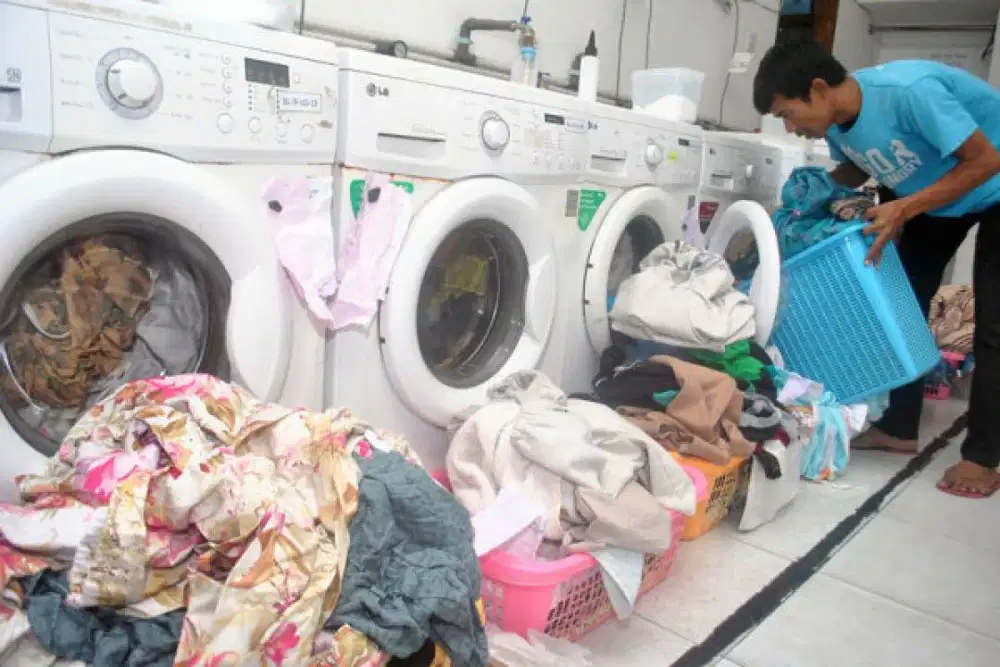 LOWONGAN KURIR LAUNDRY DIBUTUHKAN SETRIKA GOSOK DAERAH JAKARTA BARAT
