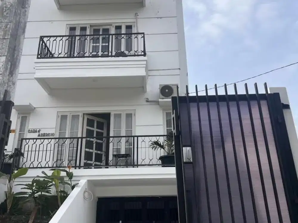 Dijual Rumah Bagus 3 Lantai di Cirendeu Dekat MRT Lebak Bulus