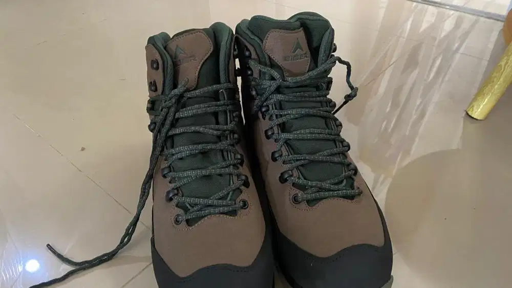 Sepatu Hiking Eiger