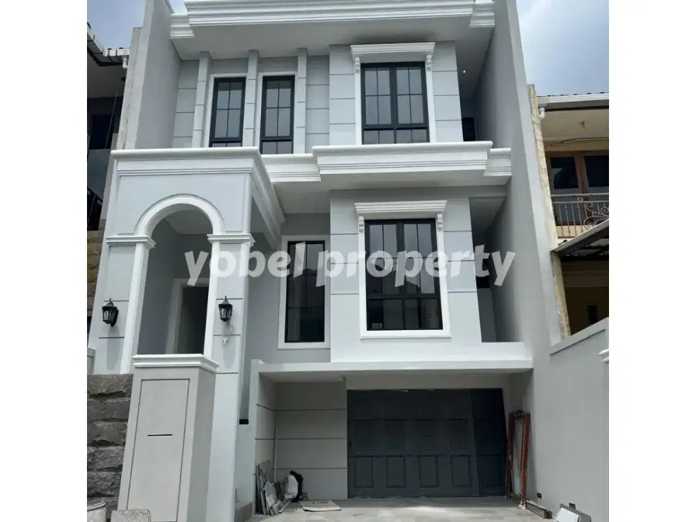 RUMAH BARU AMERICAN STYLE 3 LANTAI GRAHA FAMILY SURABAYA