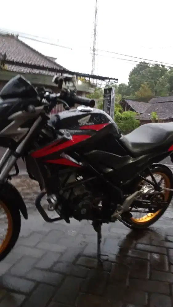 CBR 150r old 2014
