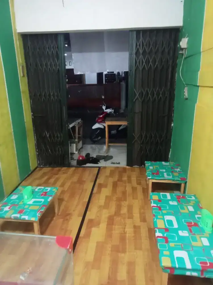 Meja makan deprok