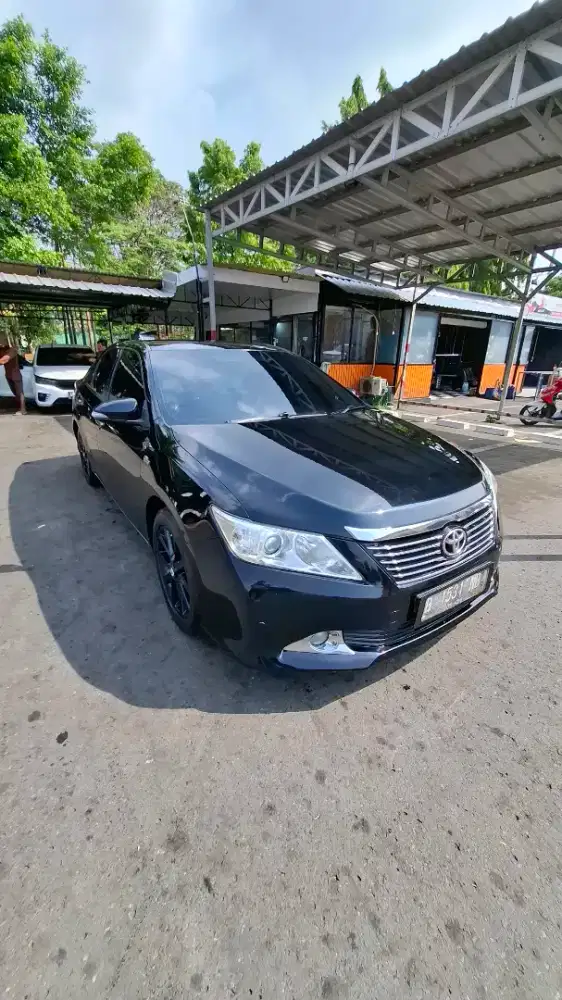 Toyota camry v AT 2013