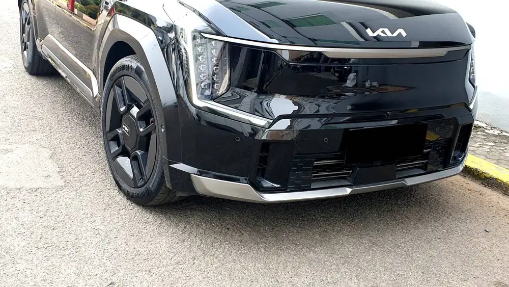 Kia EV9 EV 9 GT-Line AWD Hitam Metalik 2024 NIK 2023 Like New Garansi