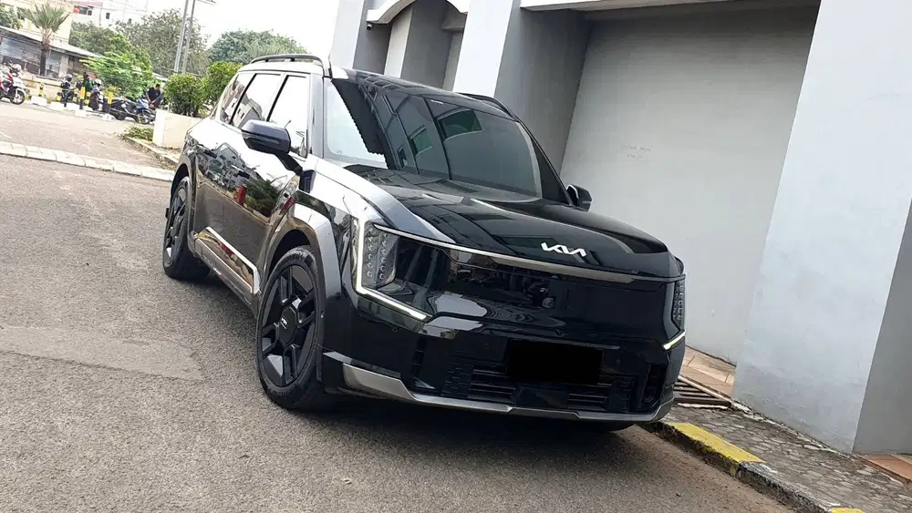 Kia EV9 EV 9 GT-Line AWD Hitam Metalik 2024 NIK 2023 Like New Garansi