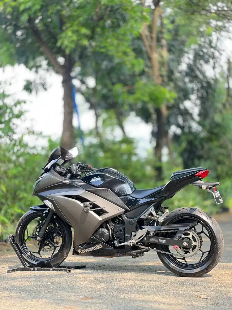 KAWASAKI NINJA 250 FI OLD 2015 BLACK GREY KM 12K PAJAK ON TANPA PR
