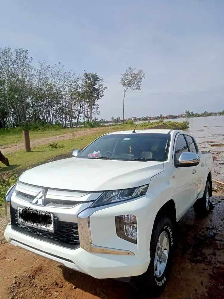 Mitsubishi Triton Double Cabin GLS 4X4 Manual Putih