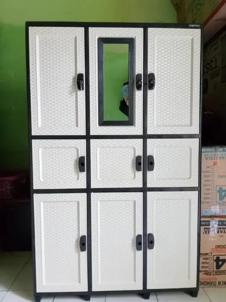 Lemari pakaian 3 pintu