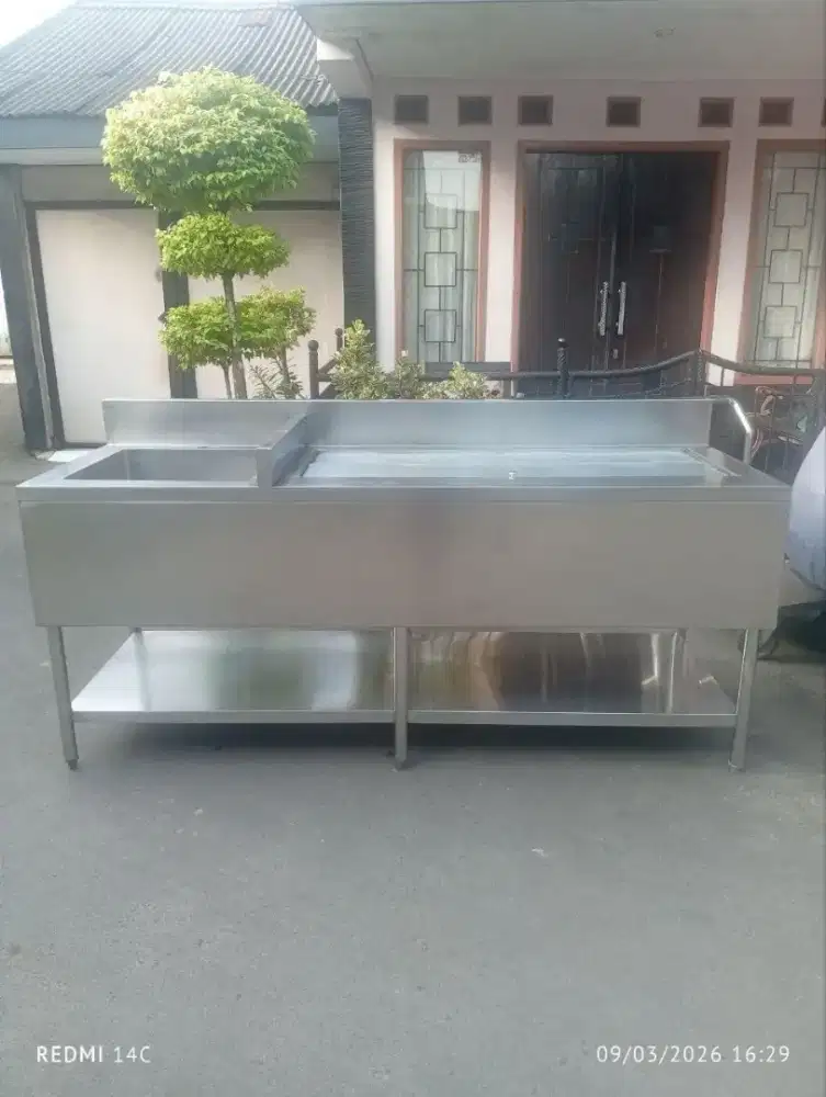 Sink plus icebin 200×70×85
Lubang sink 50×50×30
icebin. 120×45×30