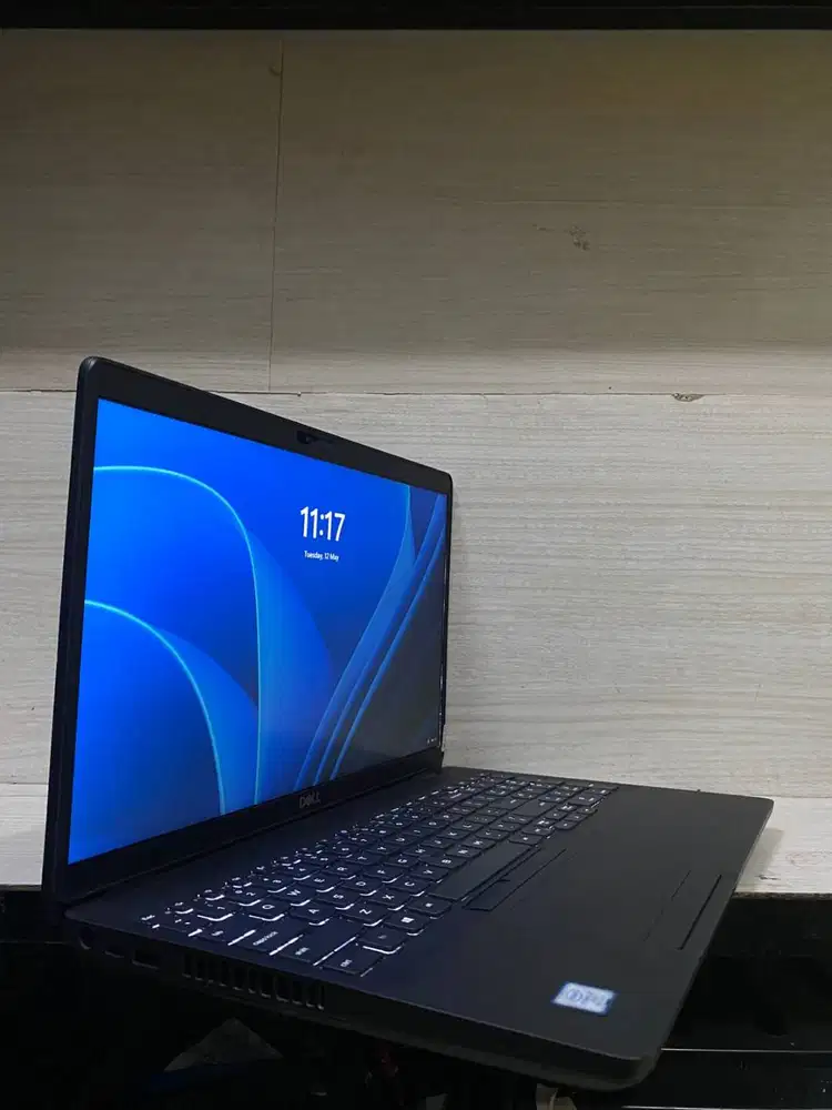 Laptop DELL Latitude 5501 Core i7 gen9-RAM 8GB-SSD 256GB-15inch-2 VGA