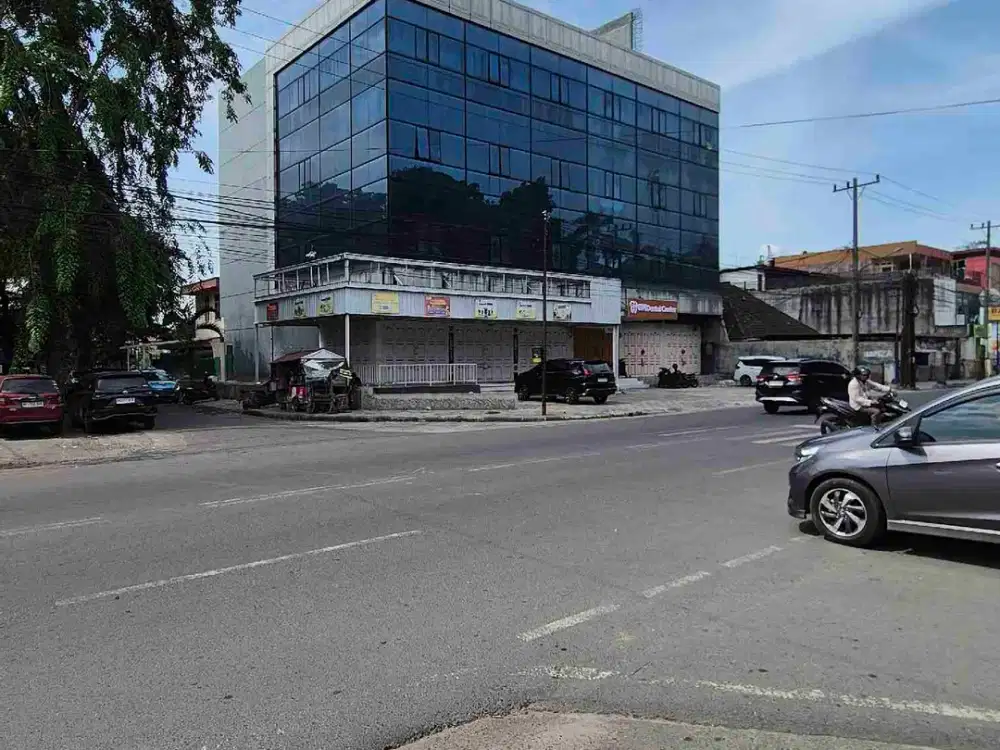 Jual Ruko Gandeng 3 posisi Hook Jalan Gajahmada depan Taman Gajahmada