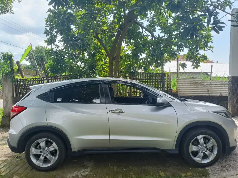 Di jual mobil HRV