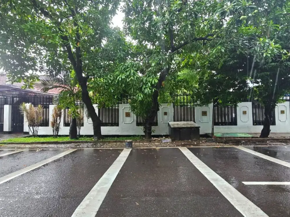 Dijual Rumah Mewah Besar di Tanah Kusir Kebayoran Lama Dekat Gandaria City
