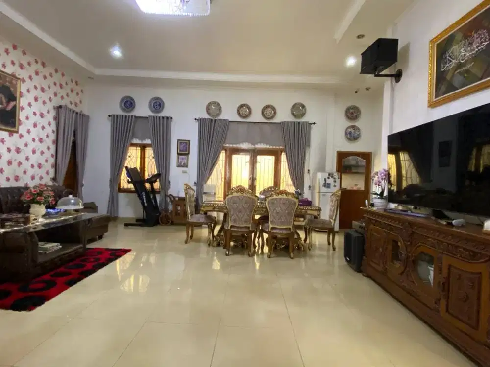 dijual rumah megah lok strategis demang lebar daun dkt griya agung