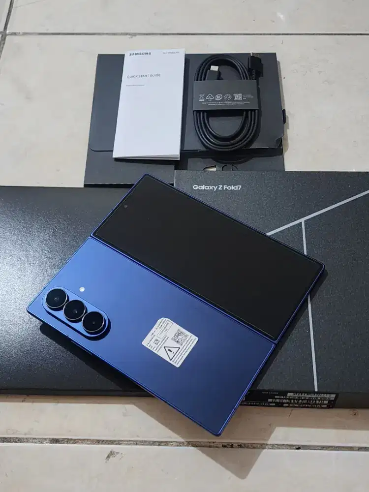 Samsung Z Fold 7 5G 12/512Gb, warna Navy SEIN, kondisi 99,9% Mulus