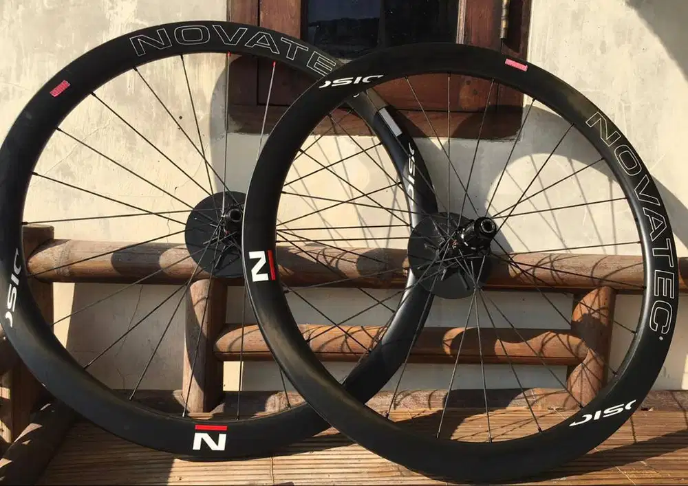 Novatec R4 carbon Disc wheelsets 700c