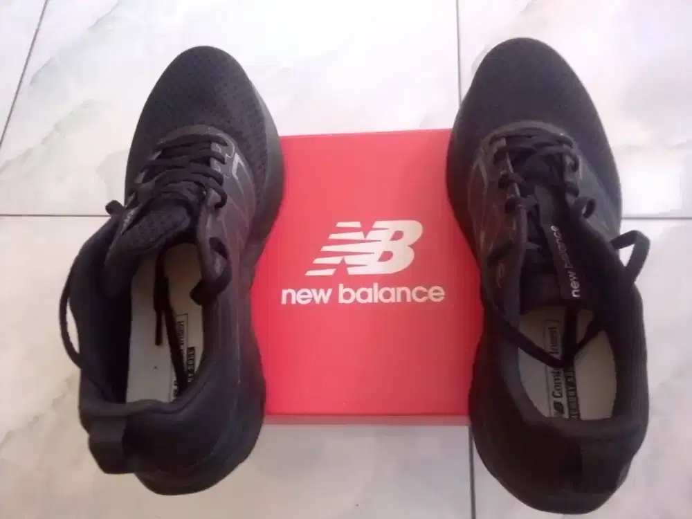 Di jual sepatu NB size 42