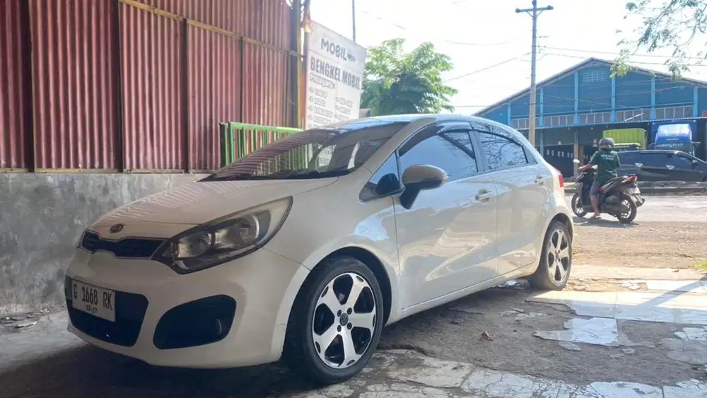Kia Rio SE hatchback 2012 manual