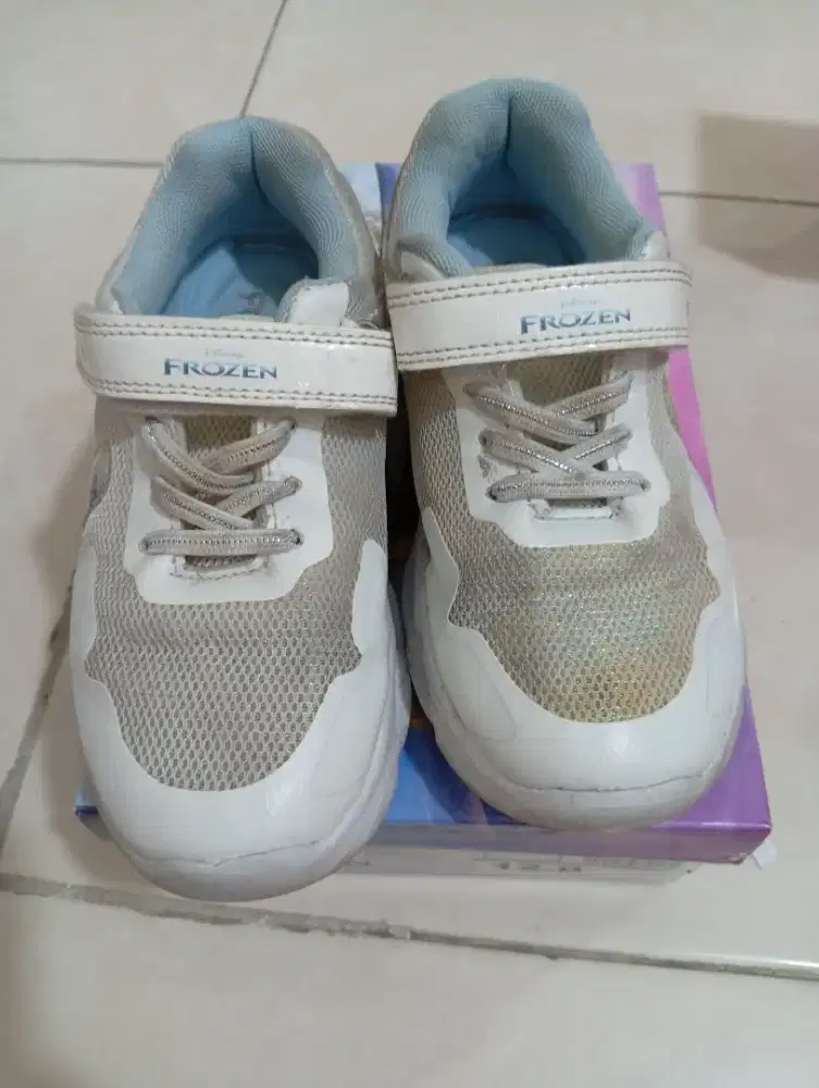 Sepatu frozen Disney anak
