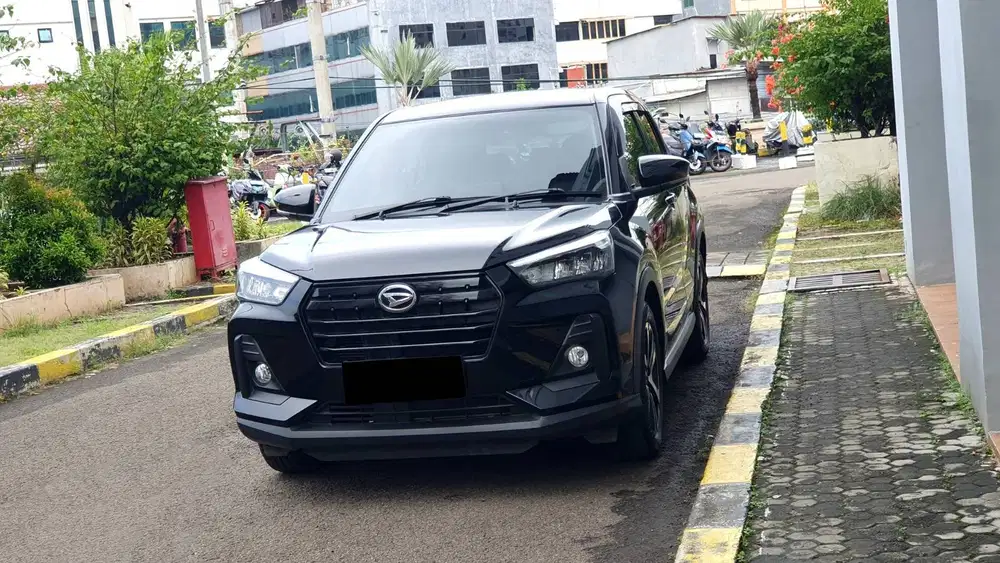 Daihatsu Rocky 1.0 R Turbo Manual Hitam 2023 NIK 2022 Like New Record