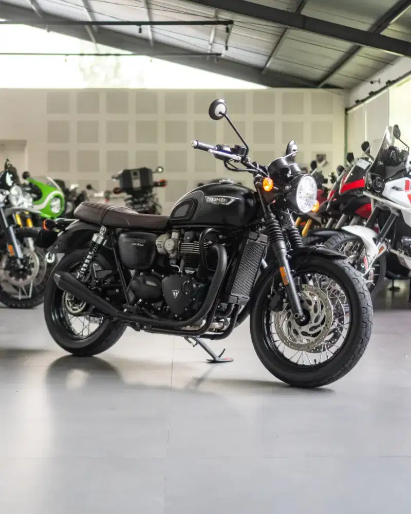 Triumph Bonneville T120 Black 2019 Low odo 3 Rb KM