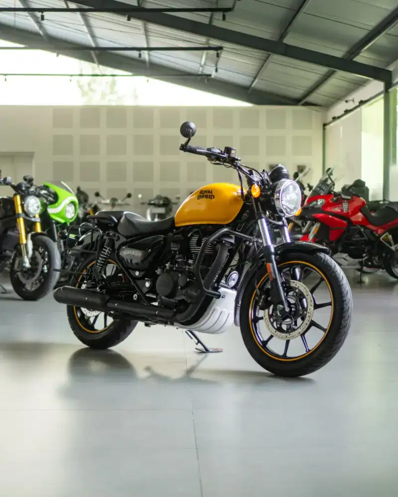 Royal Enfield Meteor 350 Fireball Yellow 2022